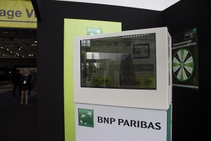 Digilor BNP Paribas opération communication digitale écran transparent