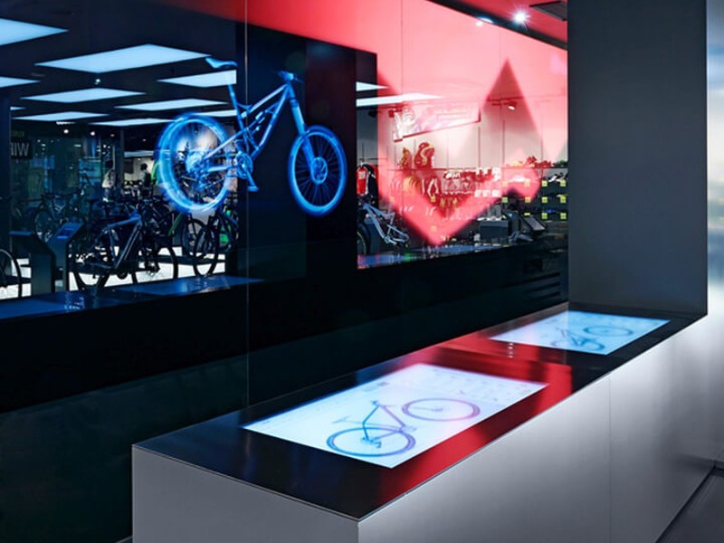 Table tactile : Configurer le vélo de ses rêves au showroom RoseBikes à Munich