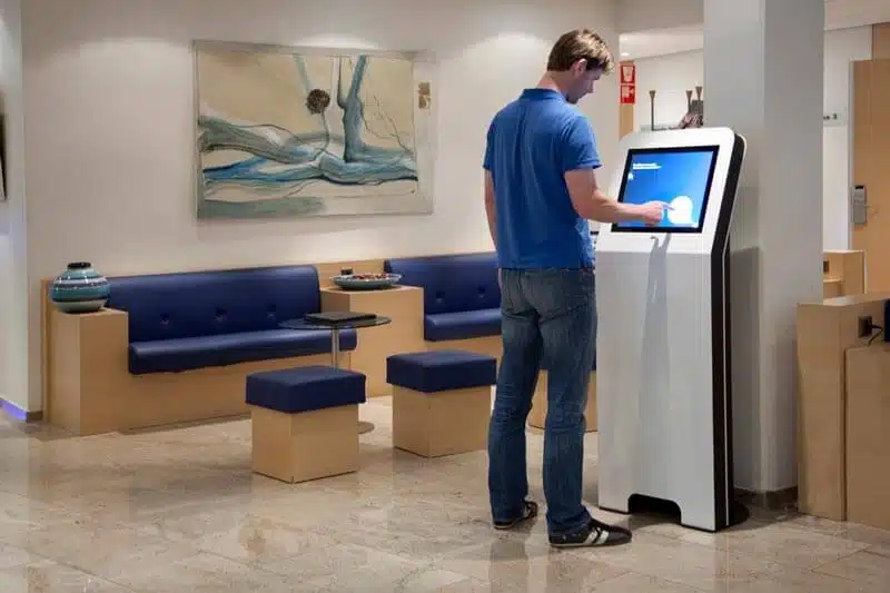 Borne interactive tactile CONCEPT Android 22 pouces retail S cabinet