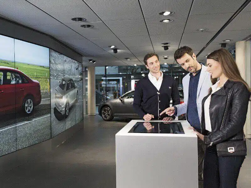 Configurateur multimédia sur table tactile chez Audi