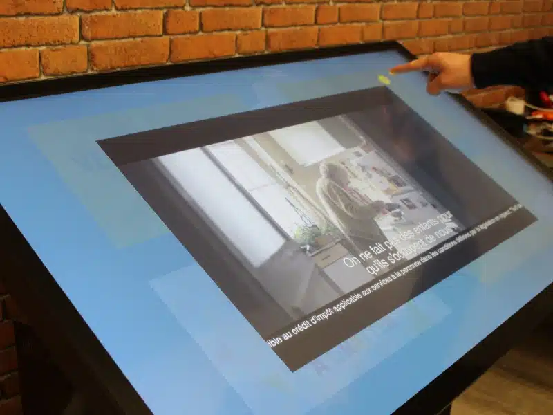 Borne tactile avec application sur-mesure pour le Groupe La Poste
