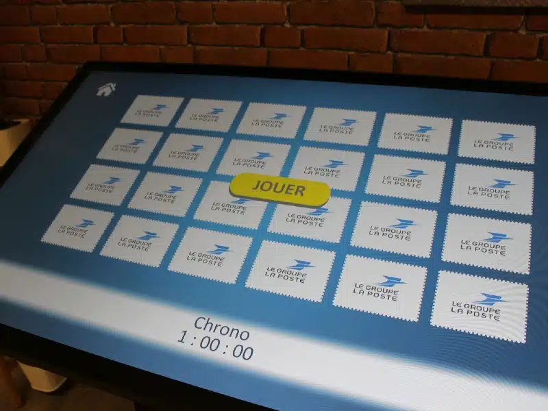 Borne tactile avec application sur-mesure pour le Groupe La Poste