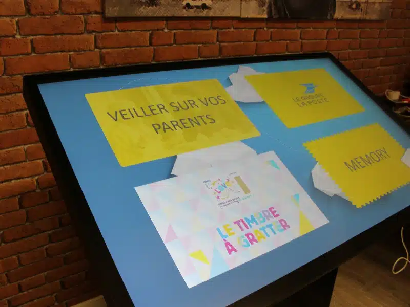 Borne tactile avec application sur-mesure pour le Groupe La Poste