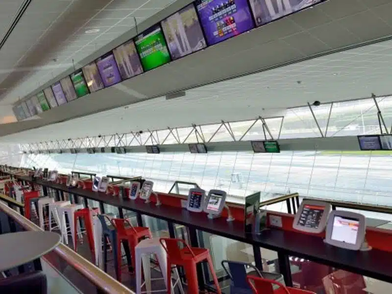 Hippodrome de Vinces, LeTROT bornes tablettes