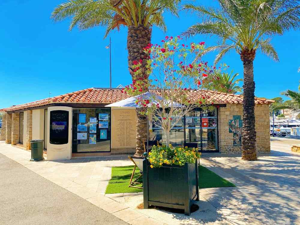 Office de tourisme de Sanary-sur-mer, totem tactile outdoor
