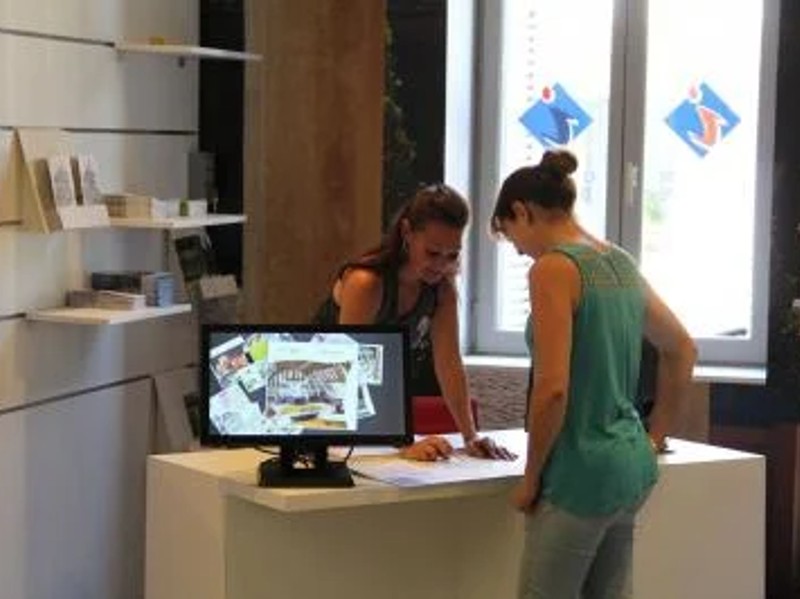 Office de tourisme de Beaune, écran tactile avec application sur-mesure