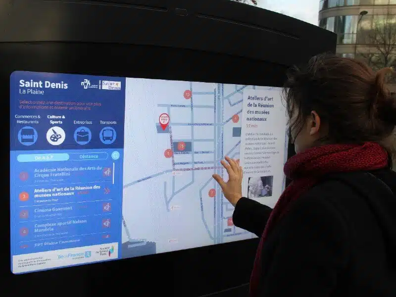 Borne tactile interactive de chantier : le digital s'invite sur les chantiers