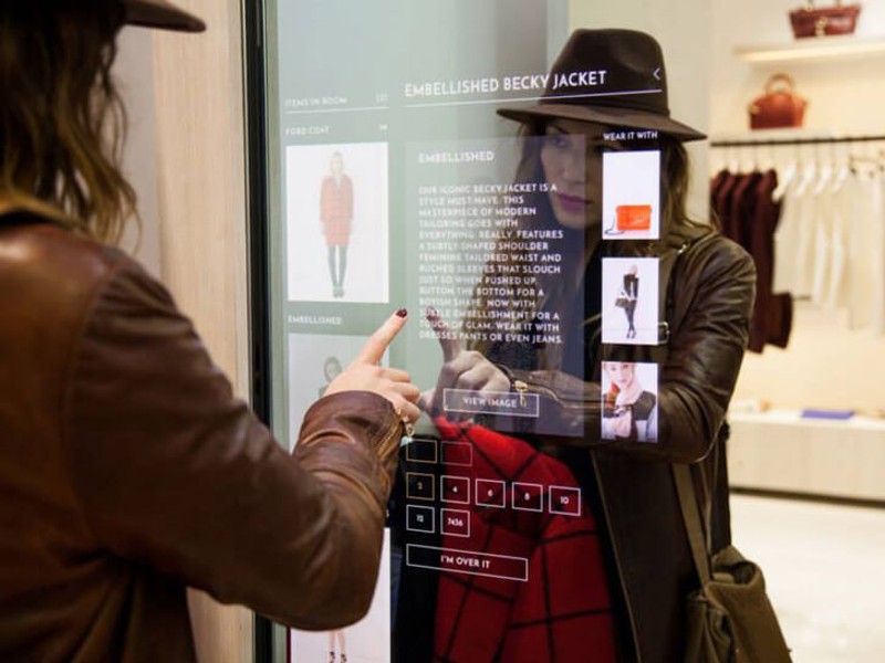 Innovations digitale dans le commerce : Mango, expériences sensorielles dans les magasins avec des miroirs connectés dans les cabines d'essayage