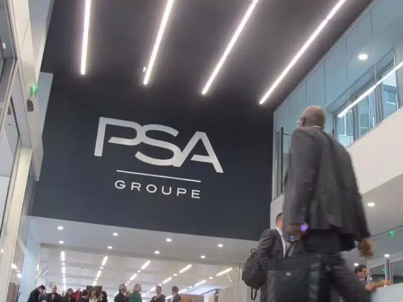 Digitalisation du secteur automobile, l'exemple affichage dynamique du groupe PSA