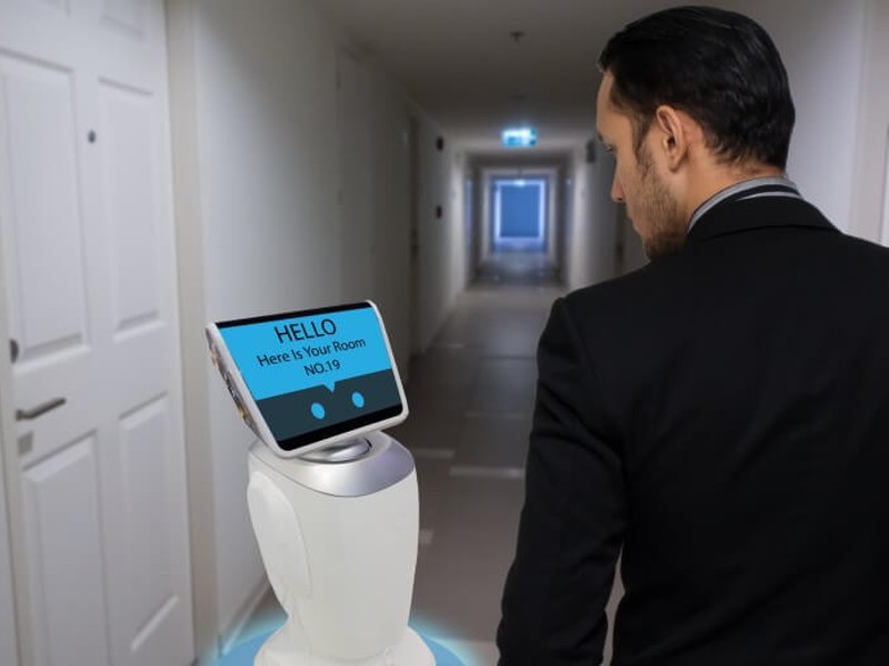 Les bornes d'informations sous forme de robots investissent l'hôtel intelligent de demain