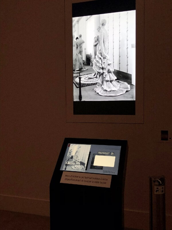 Musée du Luxembourg borne tactile et écran d'affichage