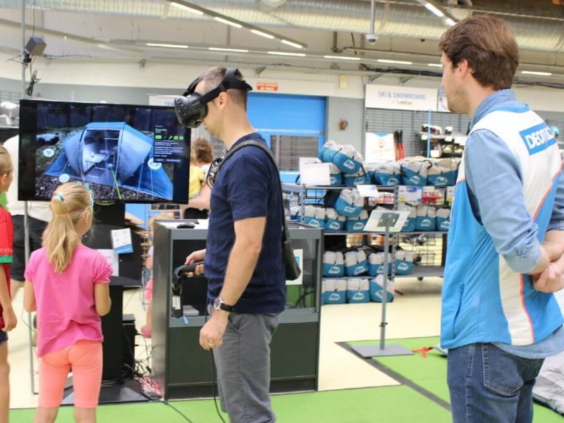 Decathlon concept store digital, utilisation d'un casque de réalité virtuelle, intelligence artificielle