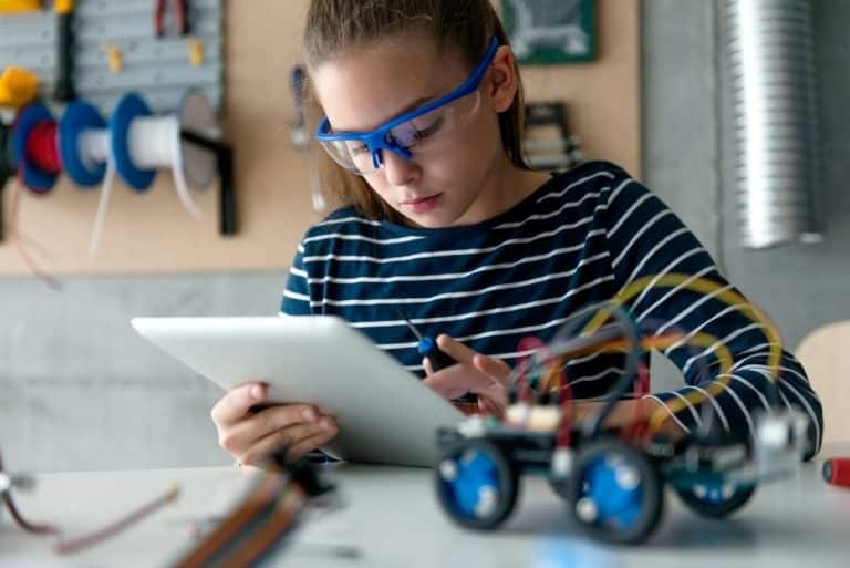 Apprendre la programmation grâce aux robots éducatifs