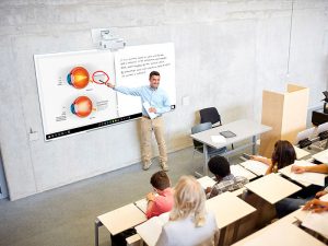 Education numérique université écran interactif