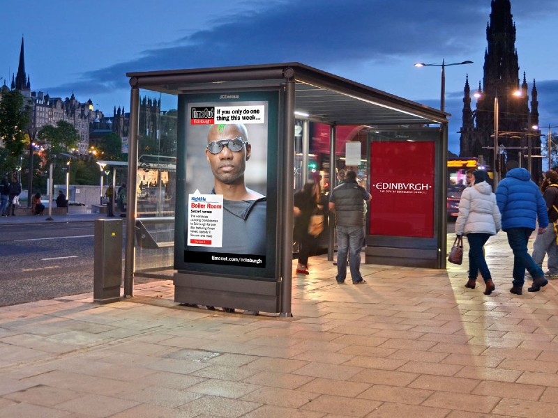 Campagne d'affichage publicitaire digital dans l'abribus digital de demain avec un écran