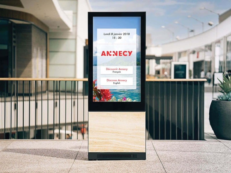 Totems numériques en ville : Fil d'actualité digital dans la ville d'Annecy grâce à un totem digital, à quel prix ?