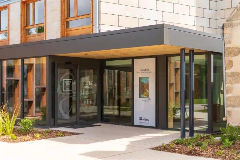 Mairie d'Ergué-Gabéric Vitrine extérieur DATAHALL