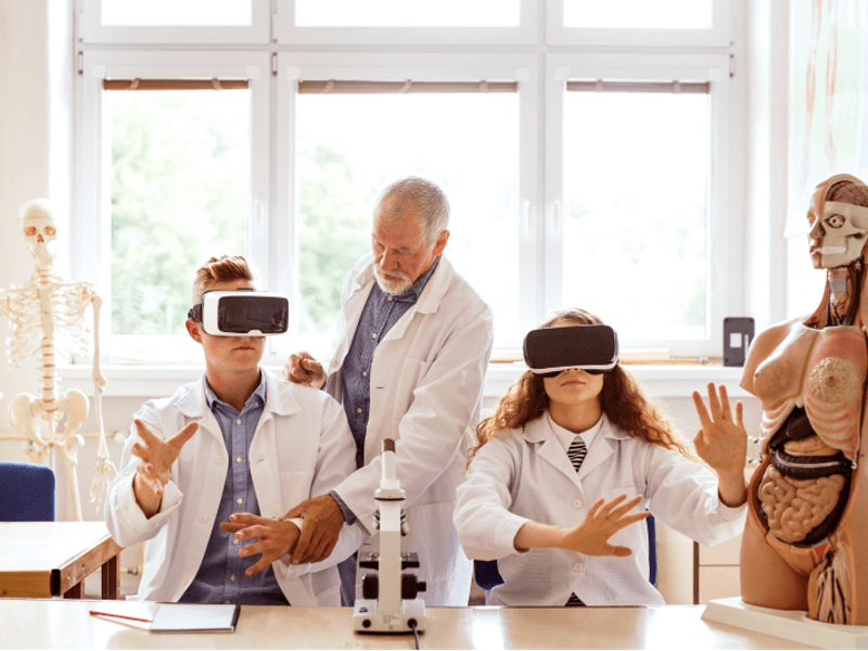 Utilisation de casques de réalité virtuelle dans l'enseignement supérieur