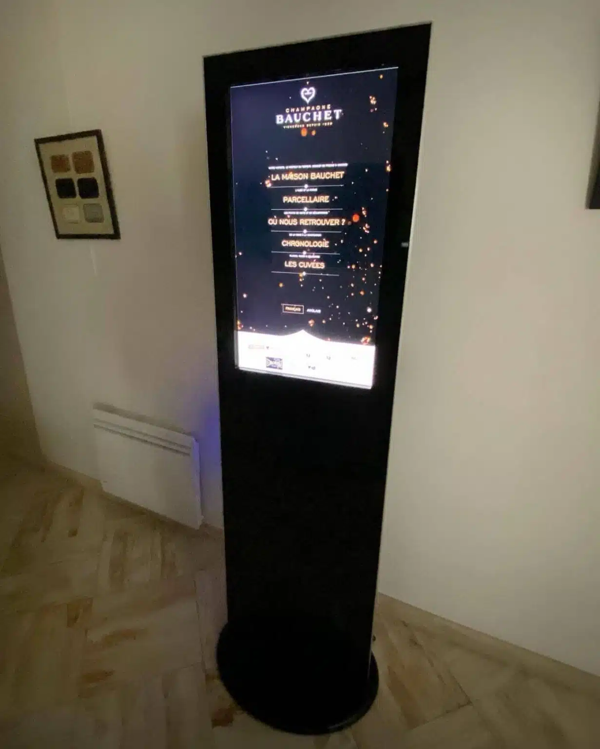 Totem tactile interactif islim 32 pouces Champagne Bauchet