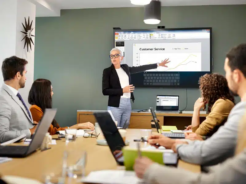 Digitaliser les centres de formation avec un écran numérique interactif digital