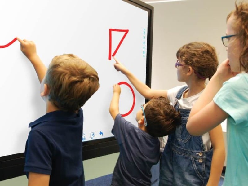Tableau digital dans une école primaire