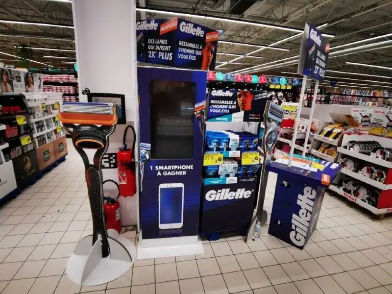 Totem pour Gillette dans un supermarché de Nice