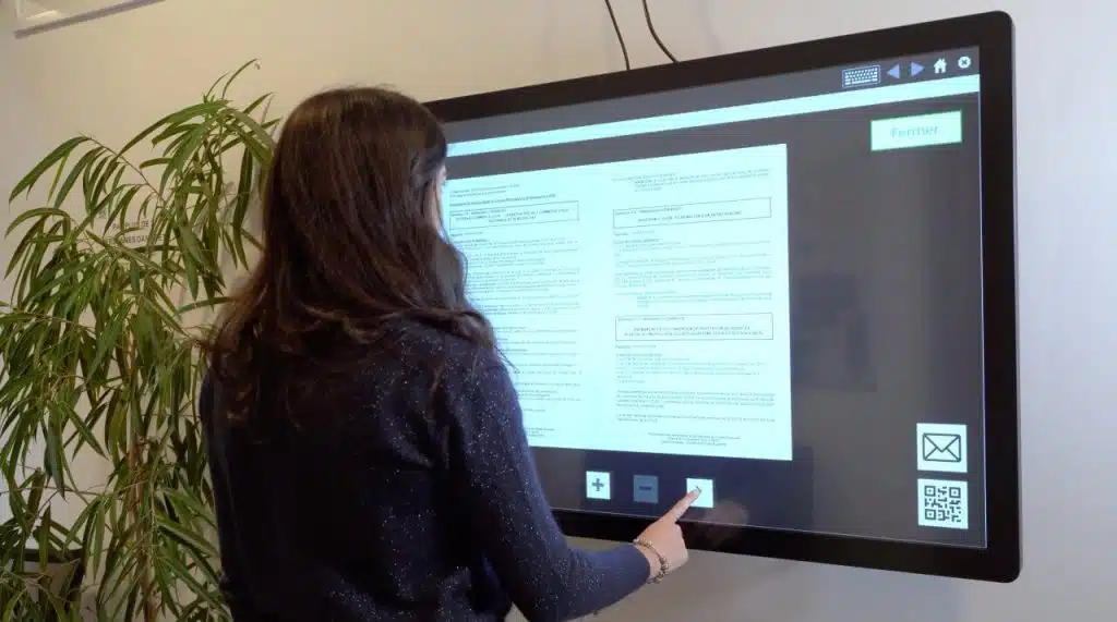 Mairie Dombasle écran interactif Datahall