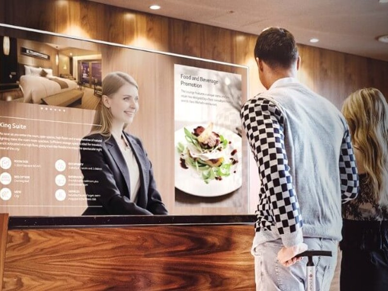 Transformation digitale : écran de communication transparent oled interactif dans un hôtel