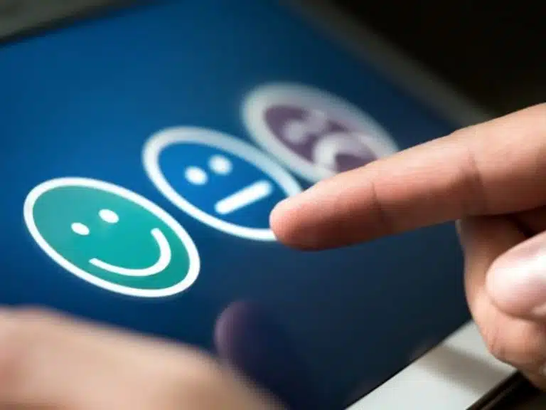 Digitalisation des restaurants : borne pour mesurer la satisfaction des clients