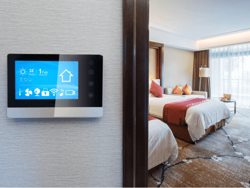 Écran interactif intelligent dans une chambre d'hôtel