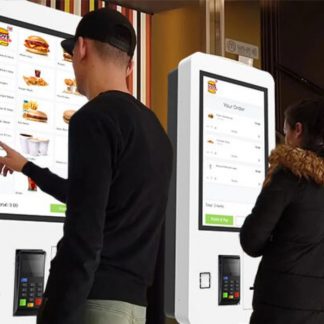 Chevalet, dispositifs tactiles de commande Mc Touch à l'accueil du restaurant, logiciel mcdo