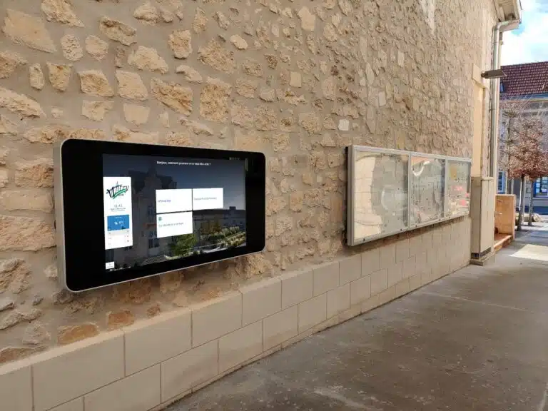 Écran tactile OUTDOOR Datahall Witry-lès-Reims