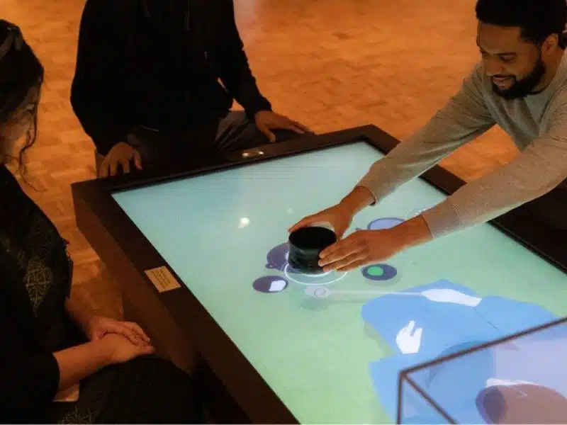 Table basse tactile interactive, la technologie tactile au service de la culture