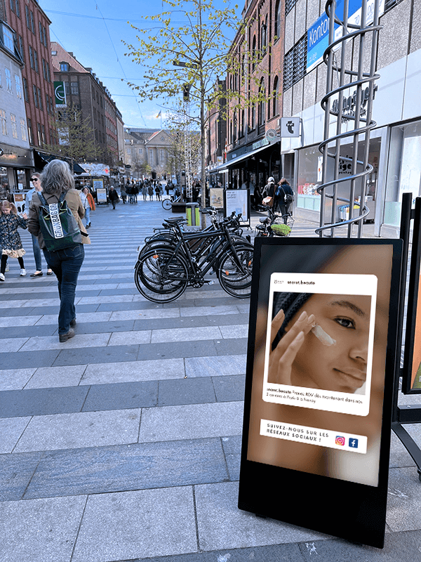 Chevalet numérique stop-trottoir institut de beauté, réseaux sociaux