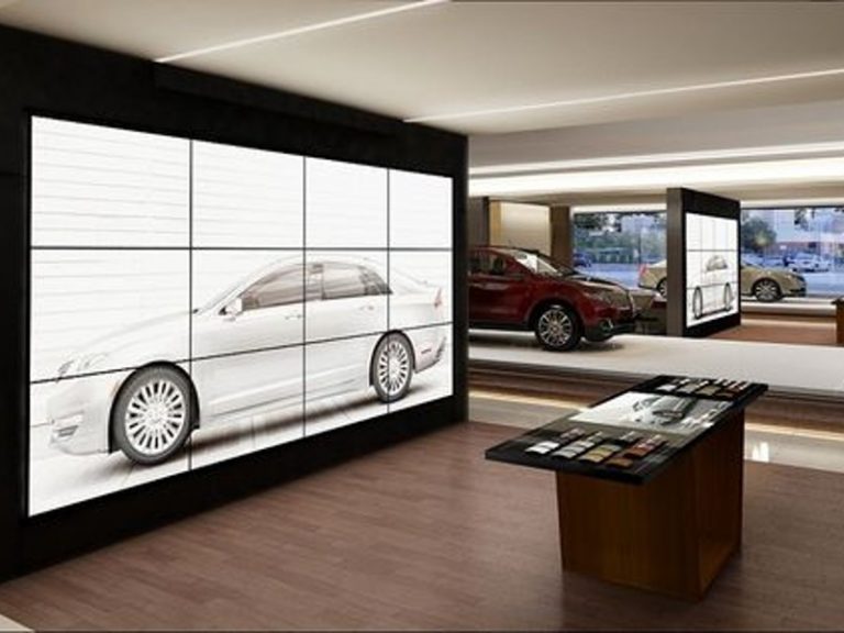 Affichage dynamique en showrooms automobiles : Outil de digitalisation pour un concessionnaire automobile digital, le showroom Ford