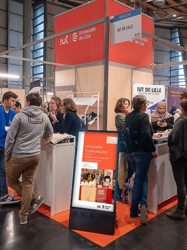 Chevalet numérique sur le stand de l'IUT de Lille au Salon de l'alternance et de l'apprentissage
