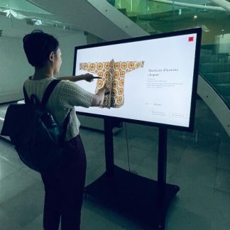 Table interactive inclinable Varitilt au Musée des Arts Asiatiques