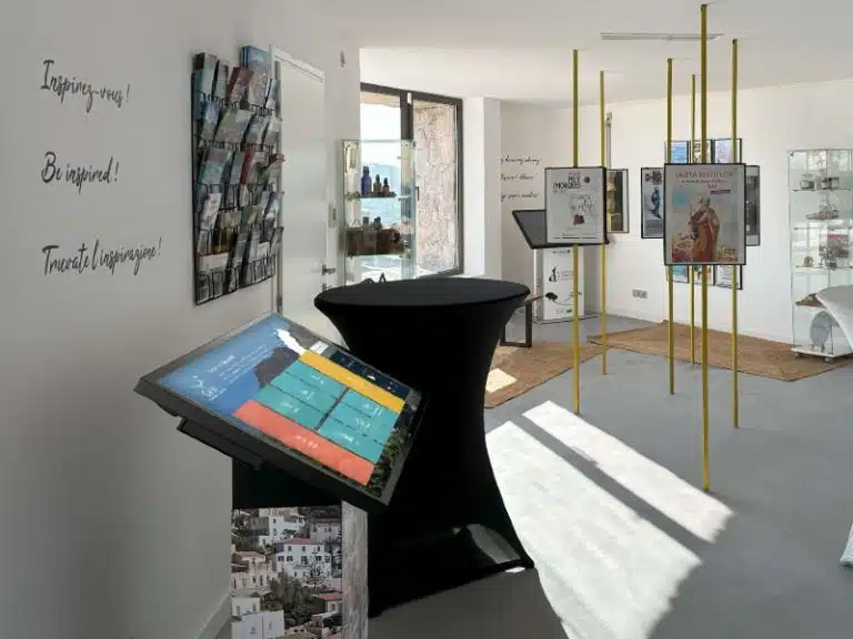 borne numérique pour l'office de tourisme de calvi en Corse