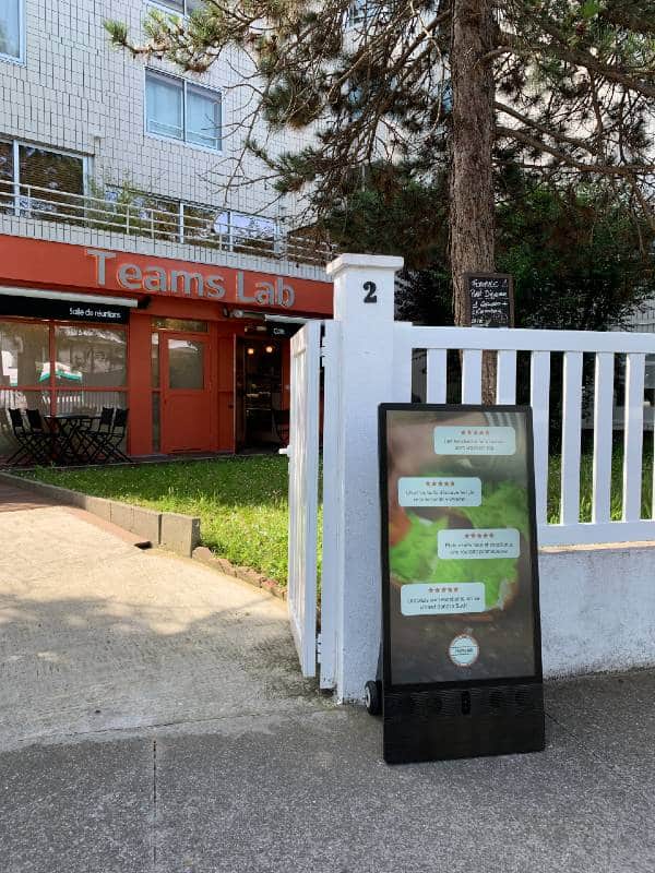 Chevalet stop trottoir Teams Lab Café