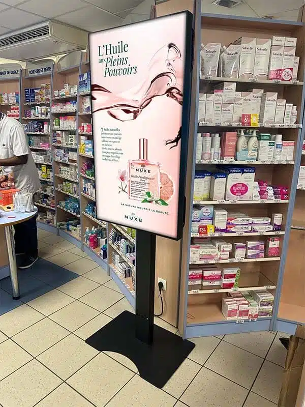 Écran vitrine affichage dynamique Pharmacie Metabium