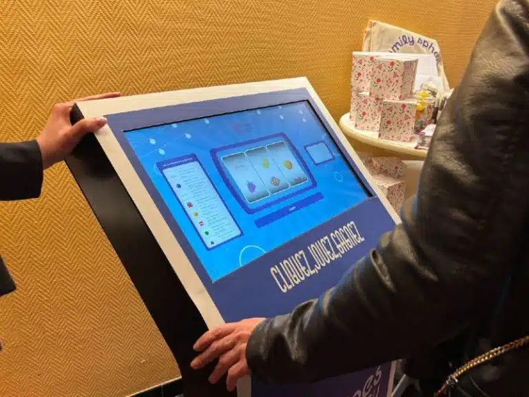 Borne de jeu avec notre application Bandit Manchot pour le CHRU de Brabois