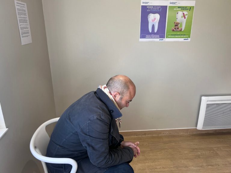 Anxiété en salle d'attente de cabinet dentaire