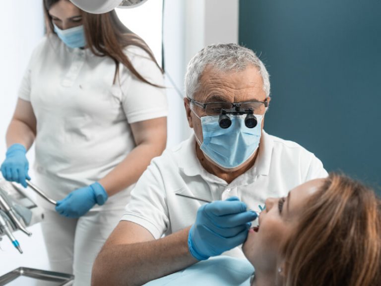 Soins dans un cabinet dentaire