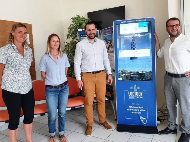 Mairie de Loctudy totem tactile DATAHALL
